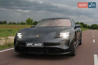 Седан Porsche Taycan 2021 в 