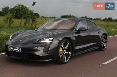 Седан Porsche Taycan 2021 в 