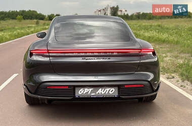 Седан Porsche Taycan 2021 в 