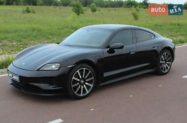 Седан Porsche Taycan 2025 в 