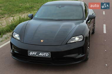 Седан Porsche Taycan 2025 в 