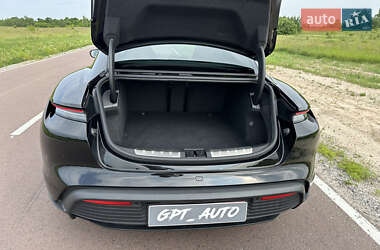 Седан Porsche Taycan 2025 в 