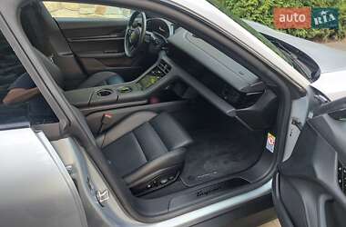 Седан Porsche Taycan 2021 в 