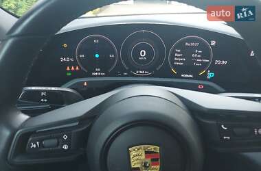 Седан Porsche Taycan 2021 в 
