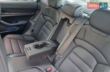 Седан Porsche Taycan 2021 в 