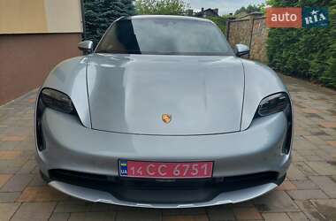 Седан Porsche Taycan 2021 в 
