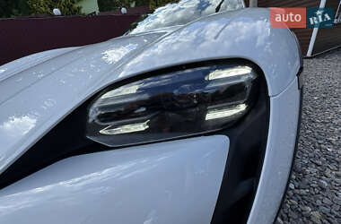 Седан Porsche Taycan 2021 в 