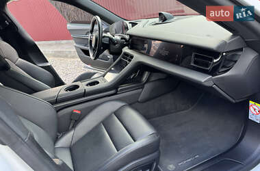 Седан Porsche Taycan 2021 в 