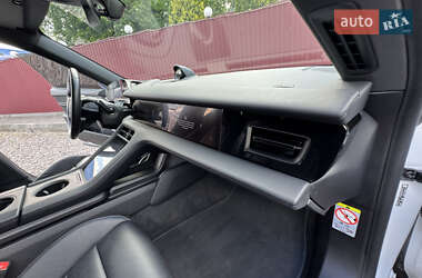 Седан Porsche Taycan 2021 в 