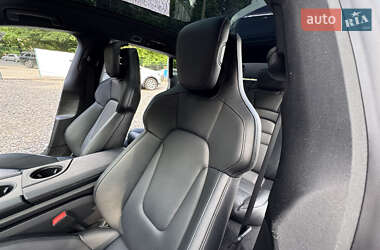Седан Porsche Taycan 2021 в 