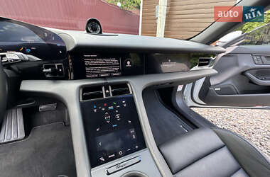 Седан Porsche Taycan 2021 в 