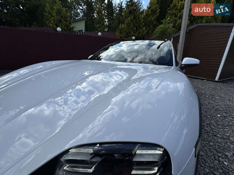 Седан Porsche Taycan 2021 в Трускавце