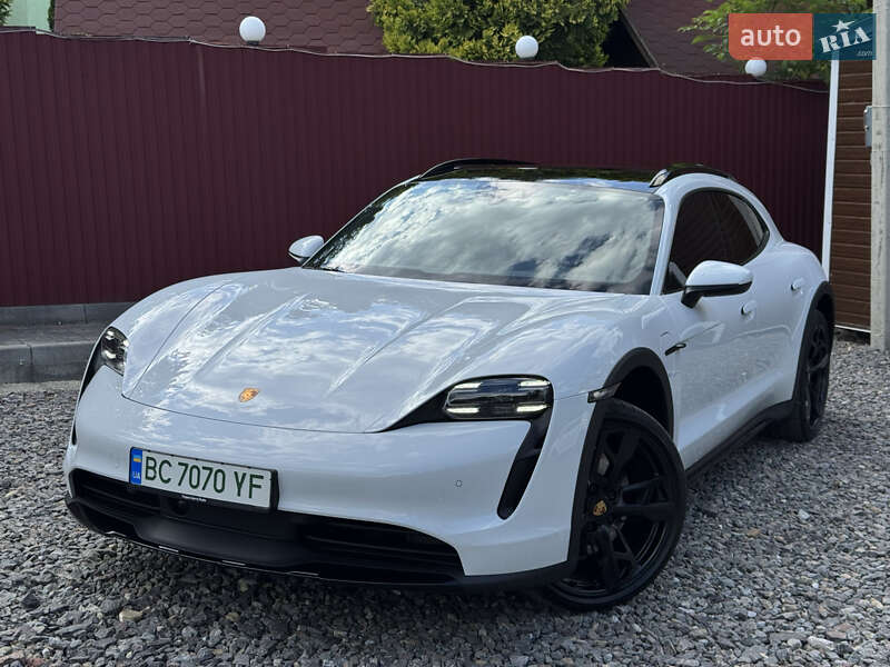 Седан Porsche Taycan 2021 в 