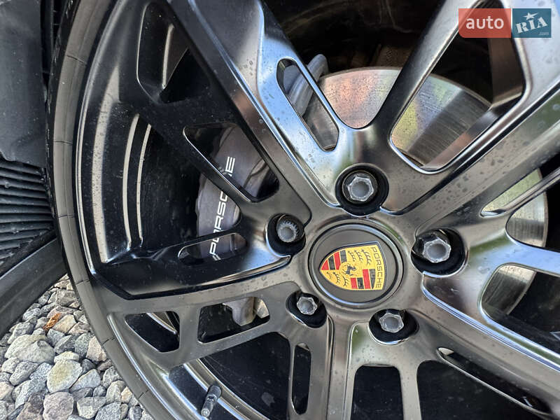 Седан Porsche Taycan 2021 в Трускавце