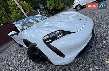 Седан Porsche Taycan 2021 в 