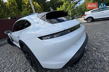Седан Porsche Taycan 2021 в 