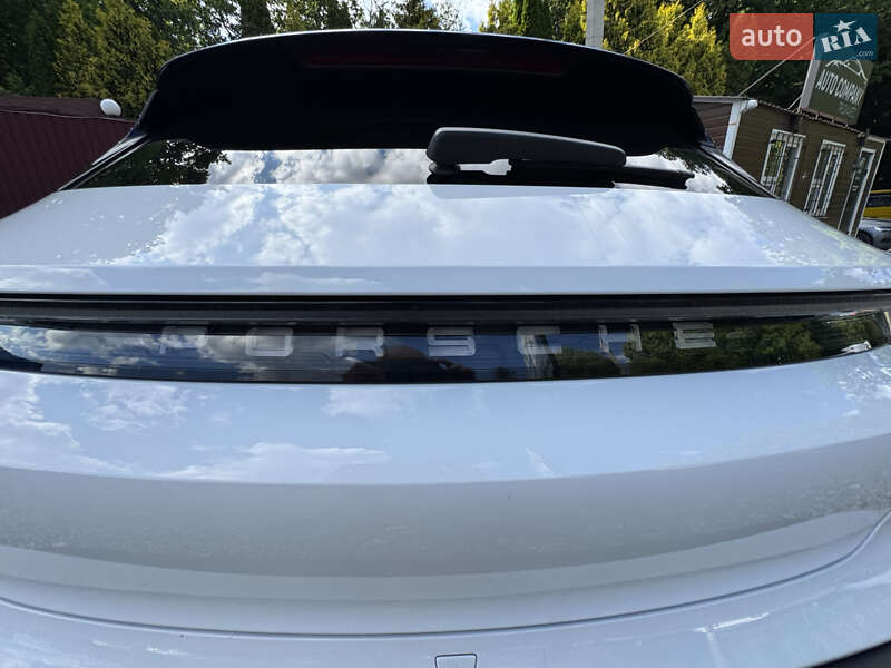 Седан Porsche Taycan 2021 в Трускавце