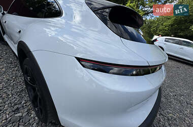 Седан Porsche Taycan 2021 в 