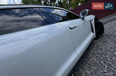 Седан Porsche Taycan 2021 в 