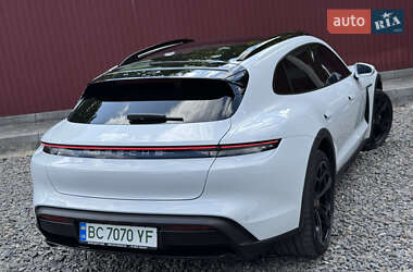 Седан Porsche Taycan 2021 в 