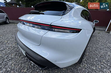 Седан Porsche Taycan 2021 в 