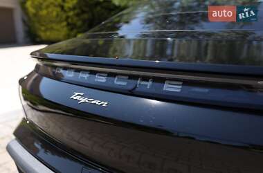 Седан Porsche Taycan 2023 в 