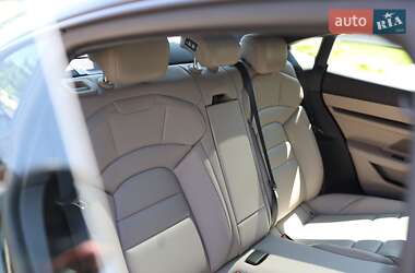 Седан Porsche Taycan 2023 в 