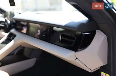 Седан Porsche Taycan 2023 в 
