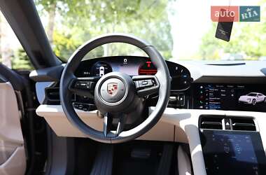 Седан Porsche Taycan 2023 в 