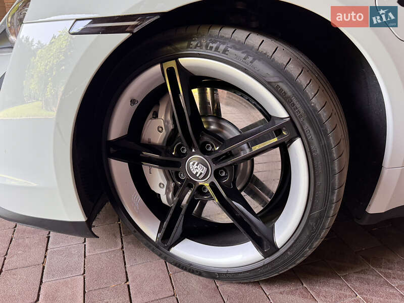 Седан Porsche Taycan 2023 в Дніпрі