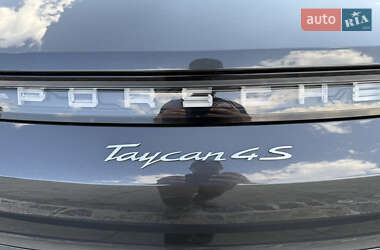 Седан Porsche Taycan 2021 в 