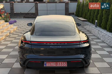 Седан Porsche Taycan 2020 в 