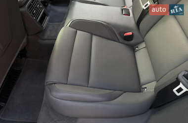 Седан Porsche Taycan 2020 в 