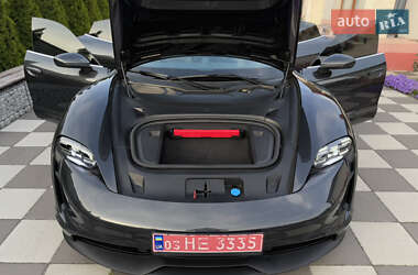 Седан Porsche Taycan 2020 в 