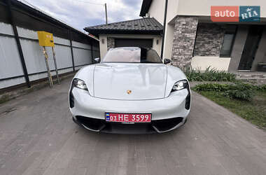 Седан Porsche Taycan 2024 в 