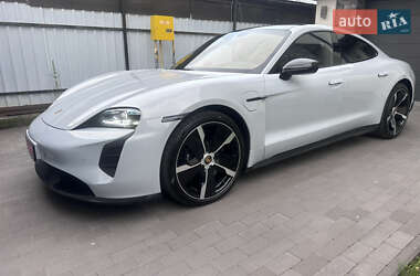 Седан Porsche Taycan 2024 в 