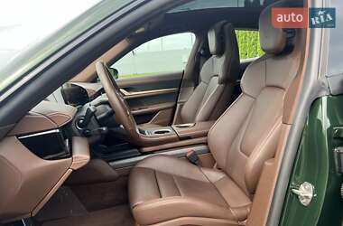 Седан Porsche Taycan 2024 в 