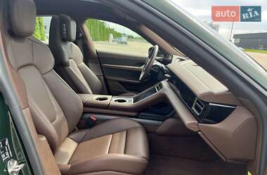 Седан Porsche Taycan 2024 в 