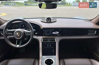Седан Porsche Taycan 2024 в 