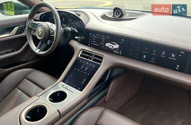 Седан Porsche Taycan 2024 в 