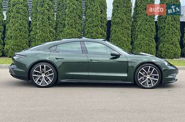 Седан Porsche Taycan 2024 в 
