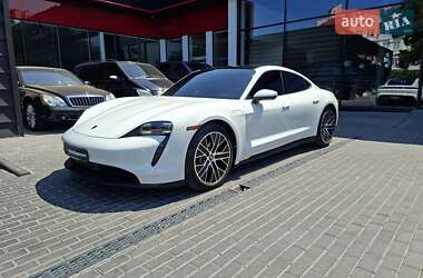Седан Porsche Taycan 2021 в 