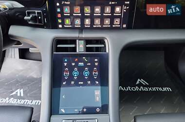 Седан Porsche Taycan 2021 в 