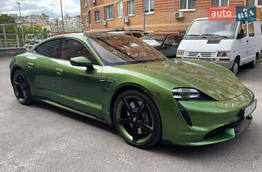 Седан Porsche Taycan 2020 в 
