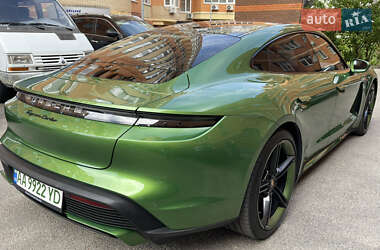 Седан Porsche Taycan 2020 в 