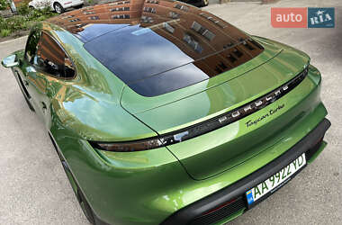 Седан Porsche Taycan 2020 в 