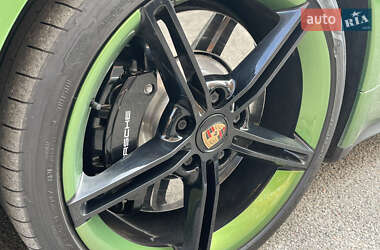 Седан Porsche Taycan 2020 в 