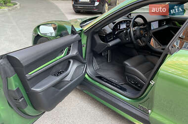 Седан Porsche Taycan 2020 в 