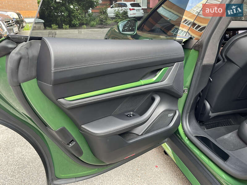 Седан Porsche Taycan 2020 в Киеве фото 44 Седан Porsche Taycan 2020 в Киеве