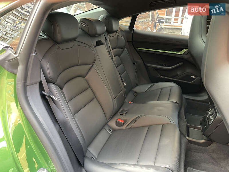 Седан Porsche Taycan 2020 в Киеве фото 50 Седан Porsche Taycan 2020 в Киеве